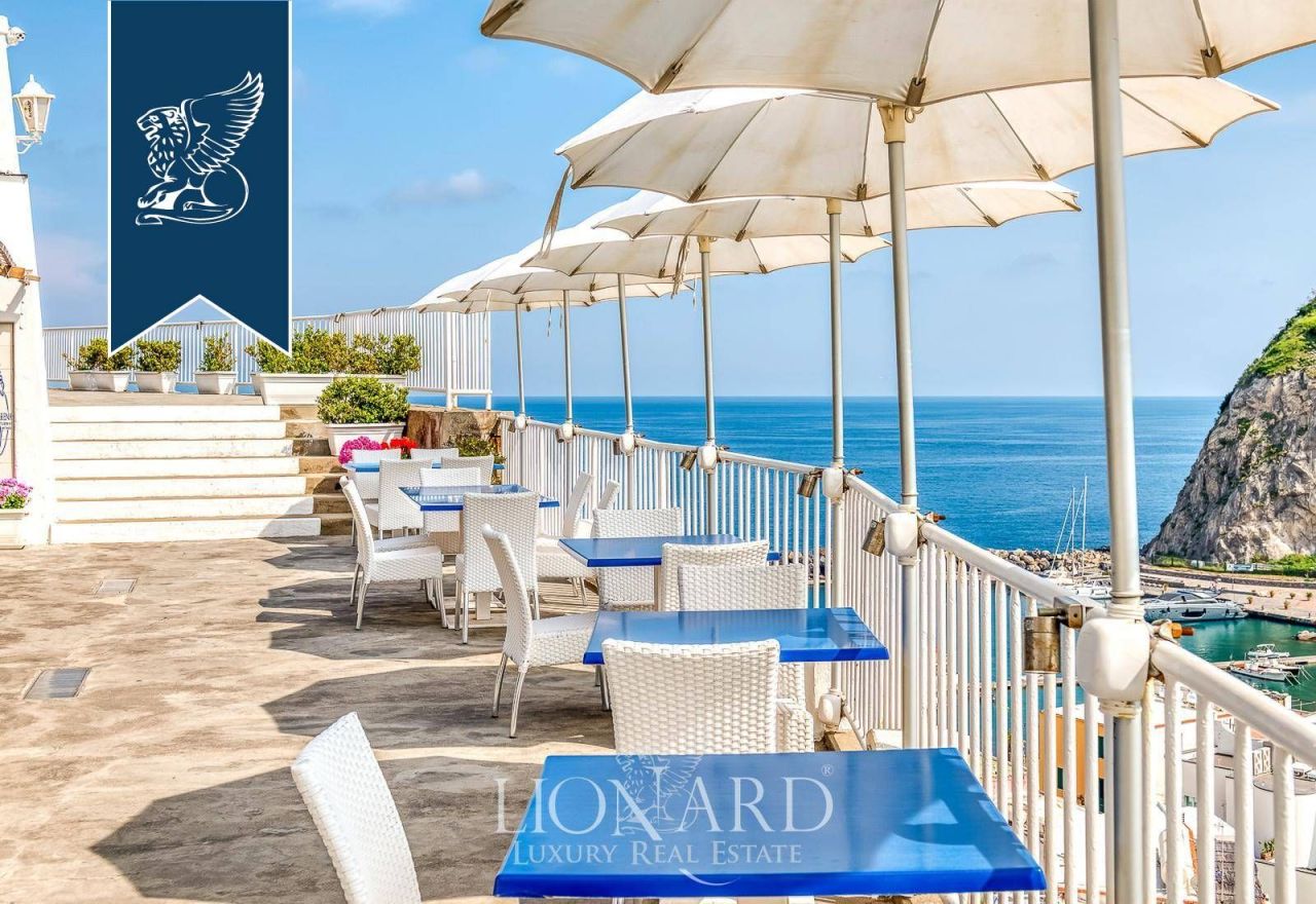 Отель, гостиница в Неаполе, Италия, 1 200 м² - фото 12