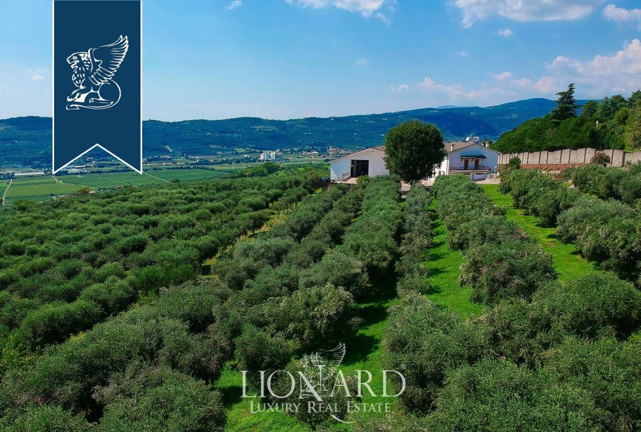 Вилла в Вероне, Италия, 1 000 м² - фото 12