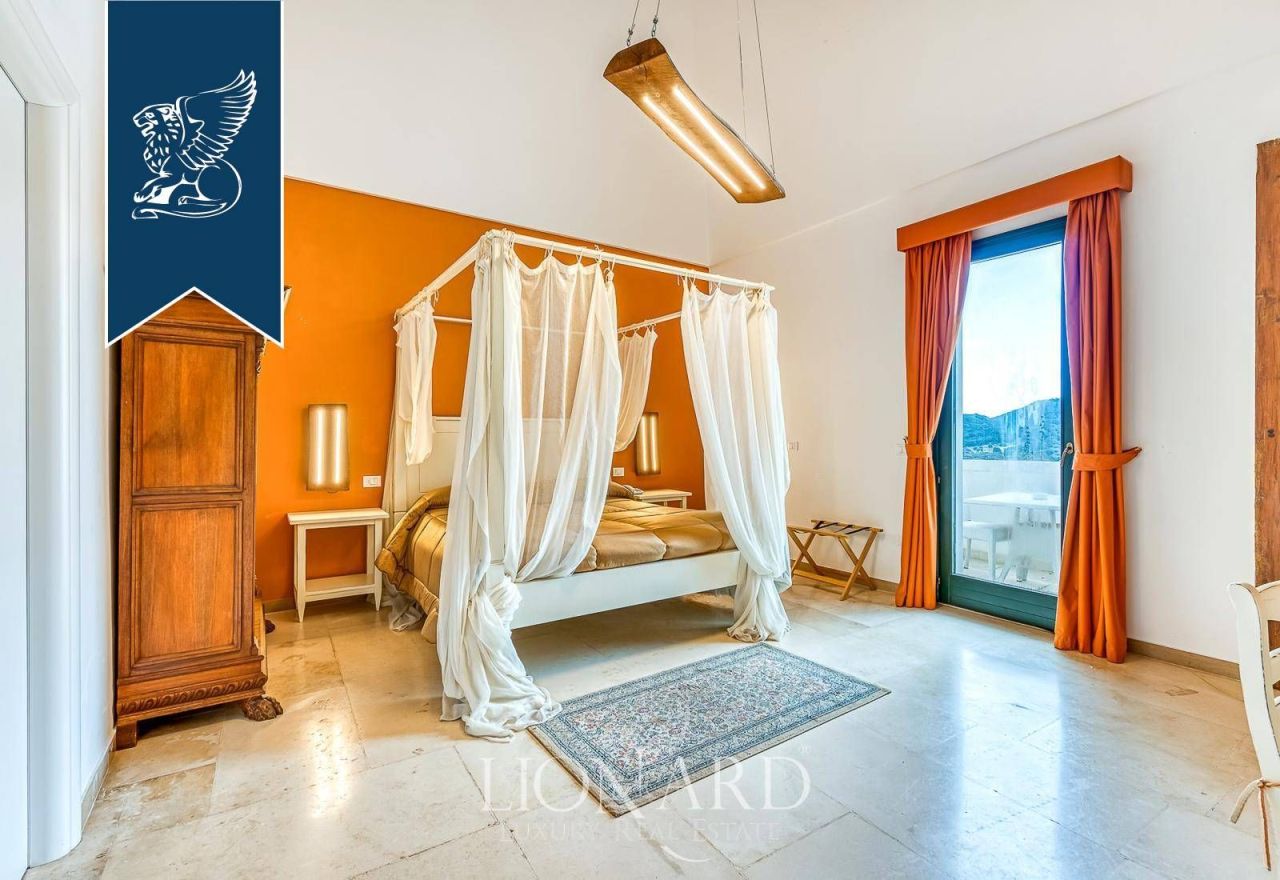 Вилла в Монополи, Италия, 4 900 м² - фото 11