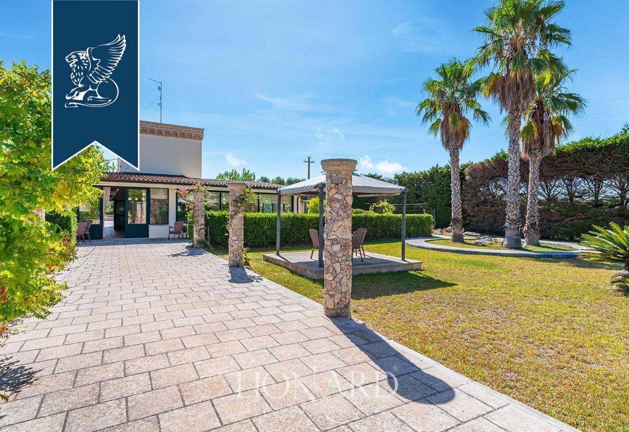 Ферма в Лечче, Италия, 1 000 м² - фото 11