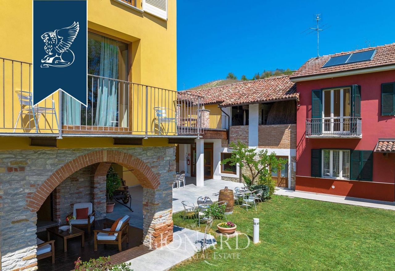 Ферма в Асти, Италия, 1 000 м² - фото 11