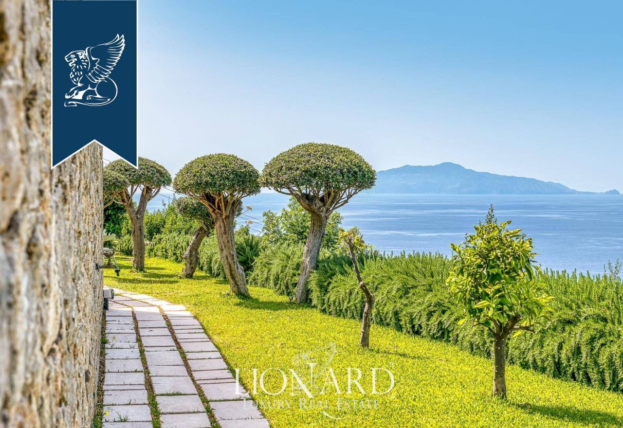 Вилла в Неаполе, Италия, 360 м² - фото 11