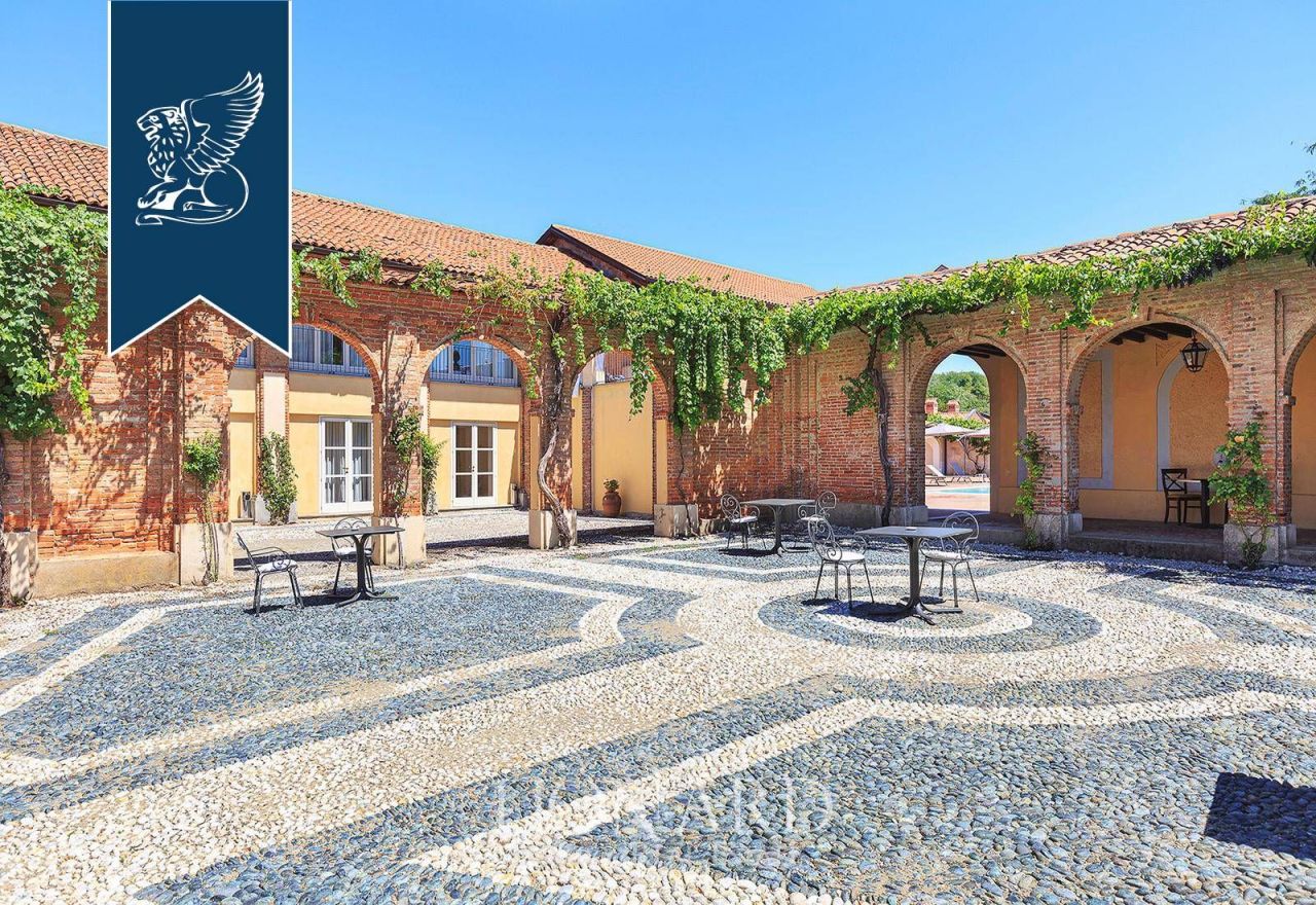 Отель, гостиница в Турине, Италия, 3 500 м² - фото 11