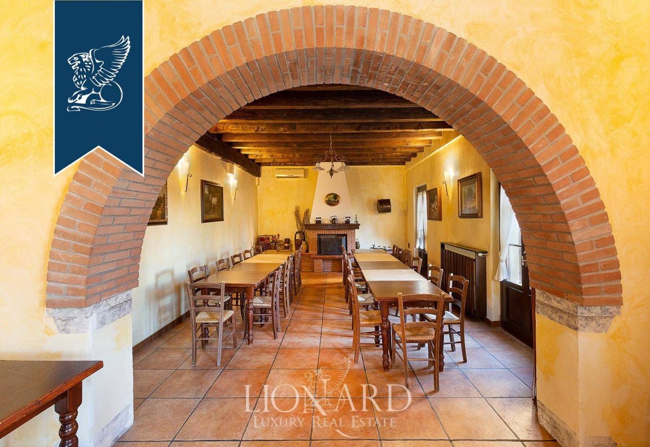 Ферма в Монце, Италия, 3 700 м² - фото 12