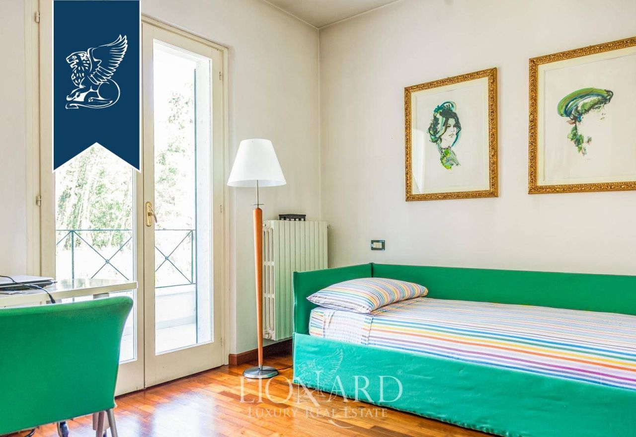 Вилла в Массе, Италия, 600 м² - фото 12