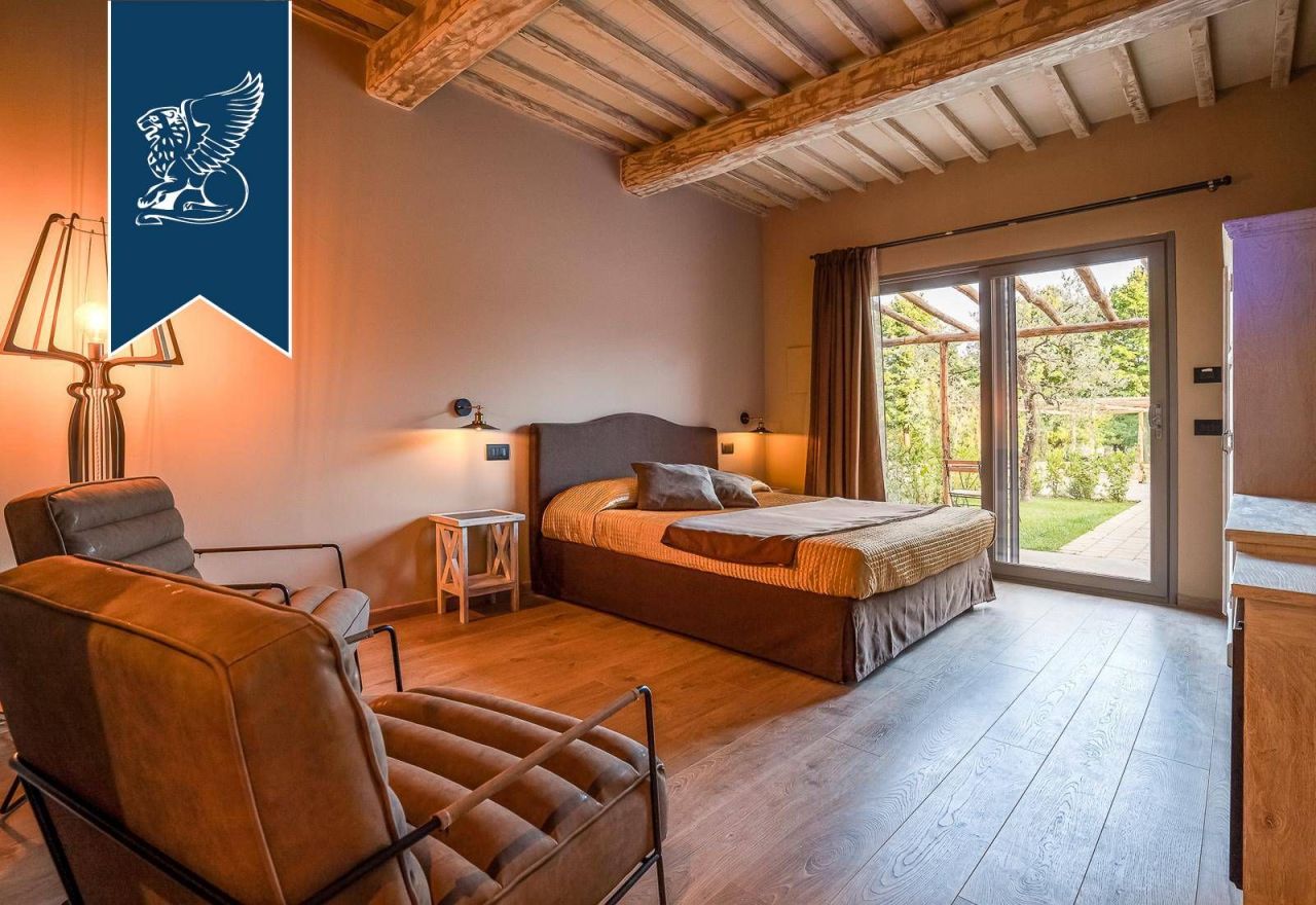 Ферма в Ареццо, Италия, 1 100 м² - фото 13