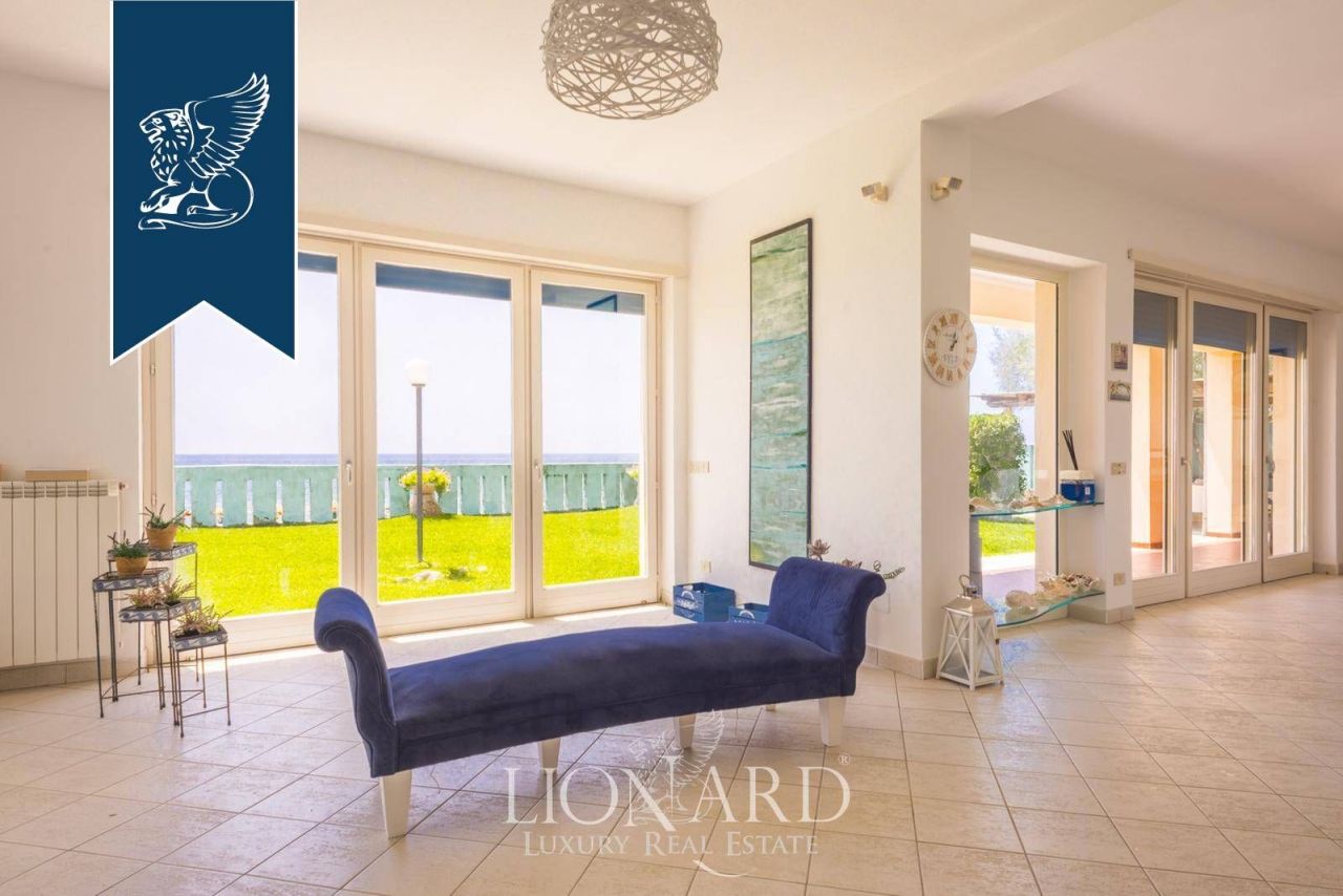 Вилла в Латина, Италия, 550 м² - фото 13