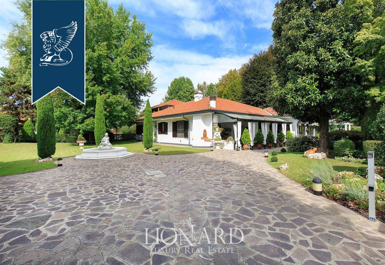 Вилла в Милане, Италия, 380 м² - фото 13