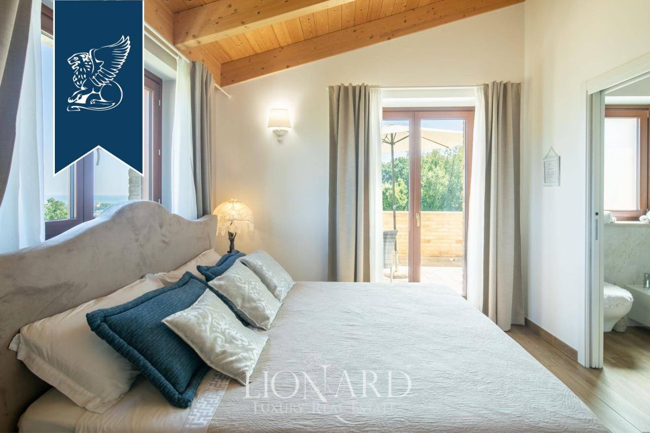 Ферма в Асколи Пичено, Италия, 400 м² - фото 13