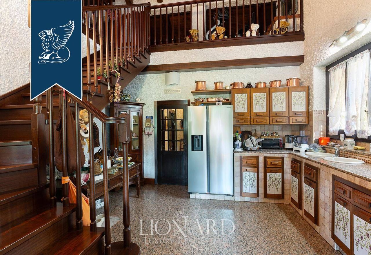 Вилла в Парабьяго, Италия, 403 м² - фото 13