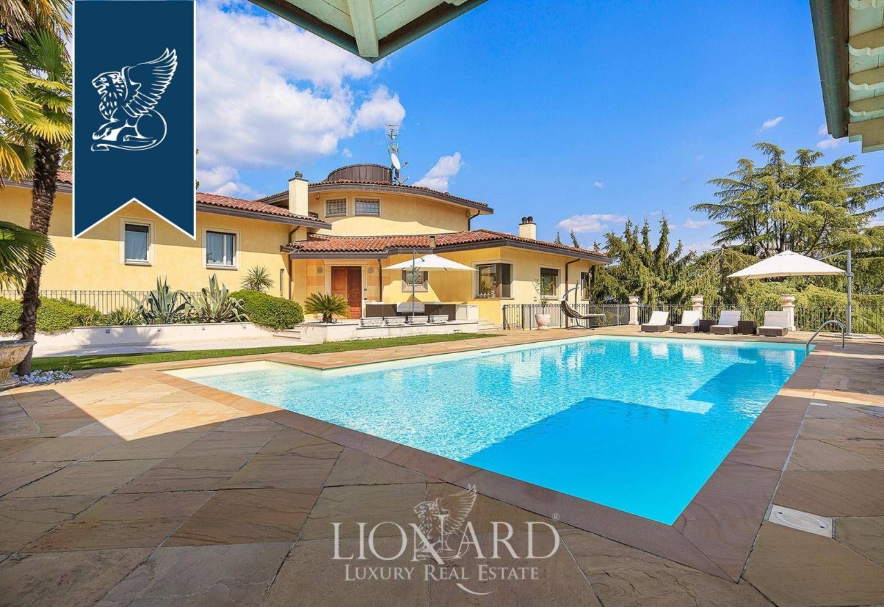 Вилла в Бергамо, Италия, 710 м² - фото 13