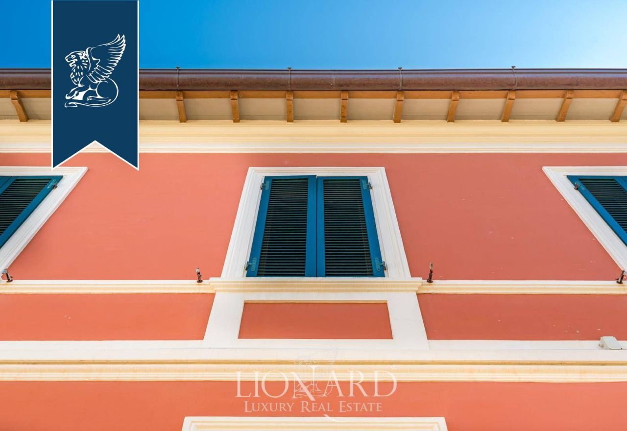 Вилла в Форте деи Марми, Италия, 400 м² - фото 13