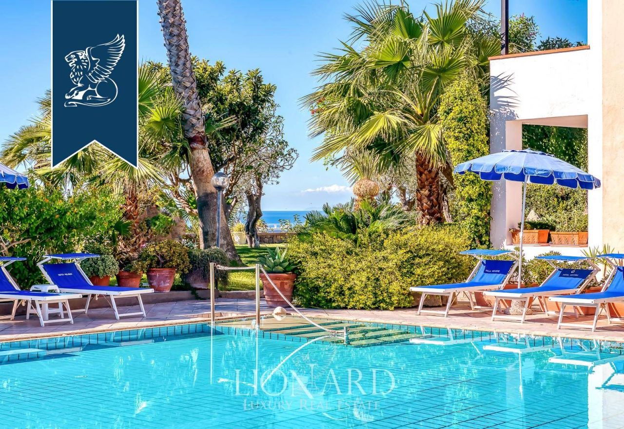 Отель, гостиница в Неаполе, Италия, 3 000 м² - фото 13