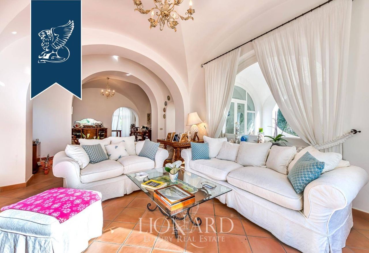 Вилла в Неаполе, Италия, 430 м² - фото 13