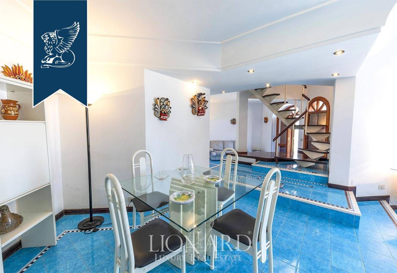 Вилла в Неаполе, Италия, 300 м² - фото 12