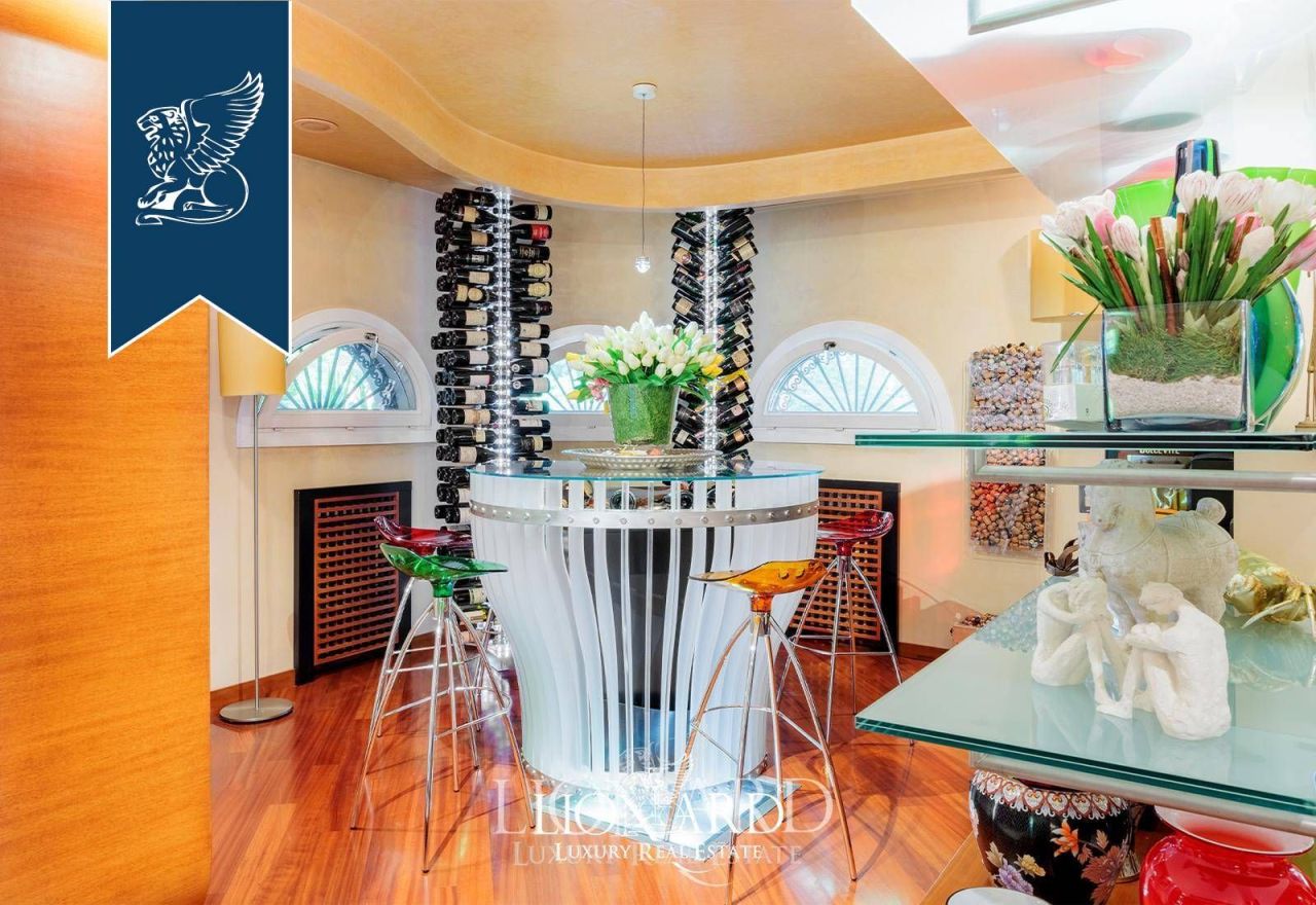 Вилла в Венеции, Италия, 680 м² - фото 12