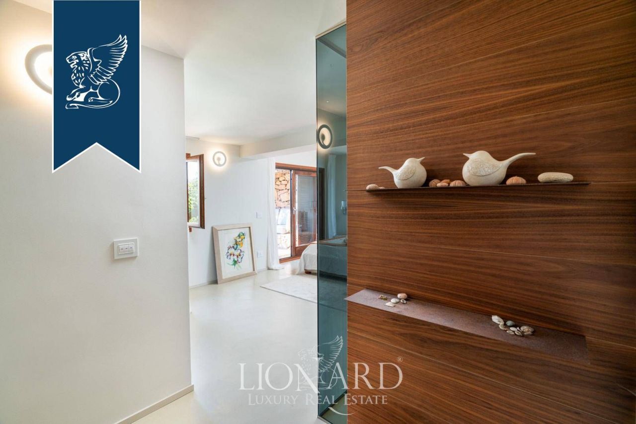 Вилла в Ольбии, Италия, 340 м² - фото 14