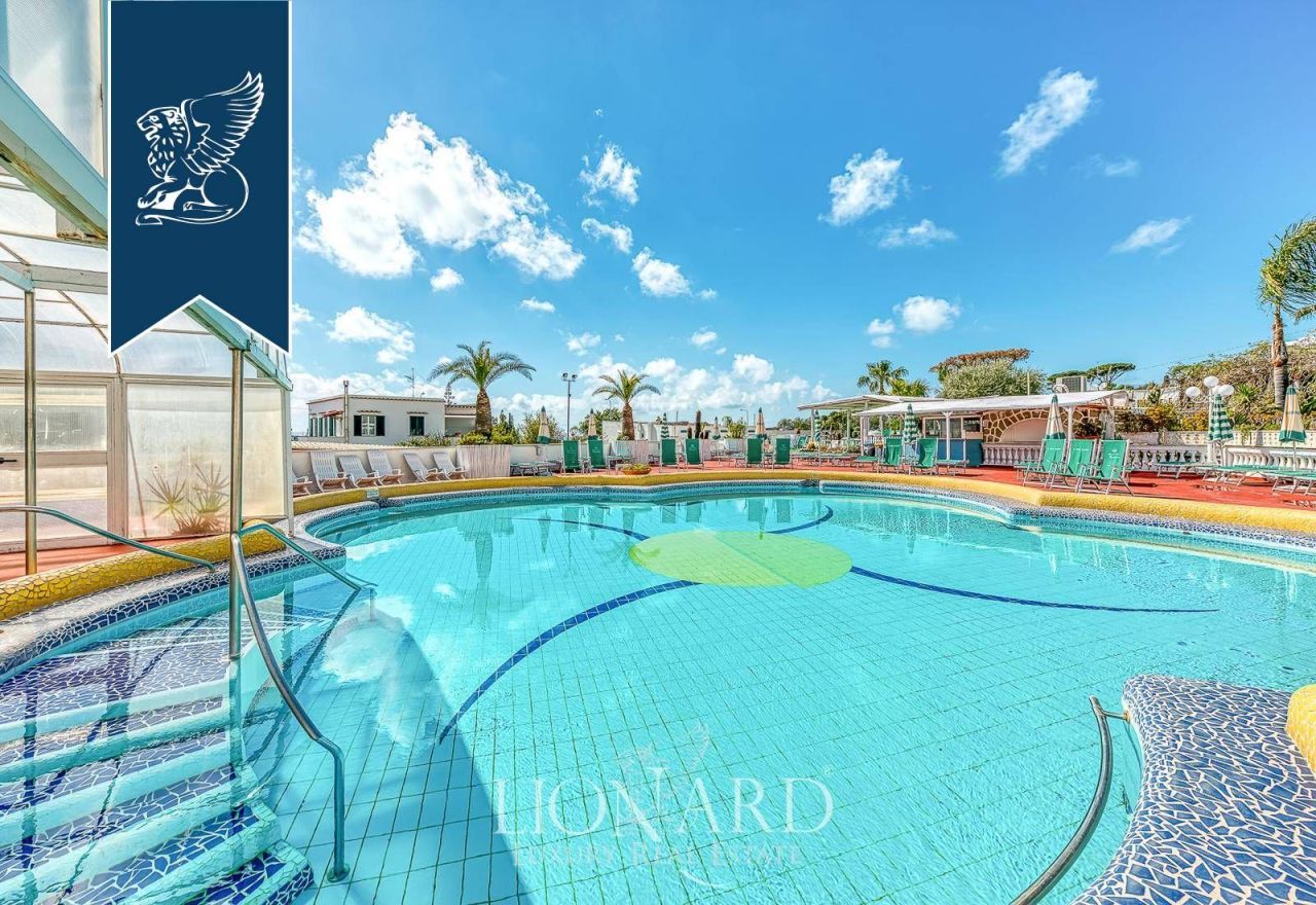 Отель, гостиница в Неаполе, Италия, 7 456 м² - фото 14