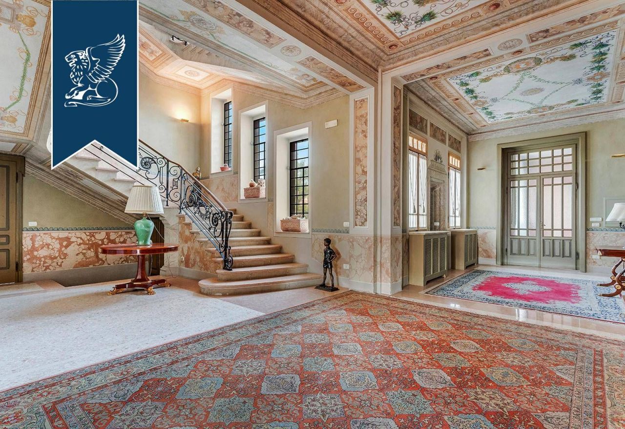 Вилла в Брешии, Италия, 3 100 м² - фото 14