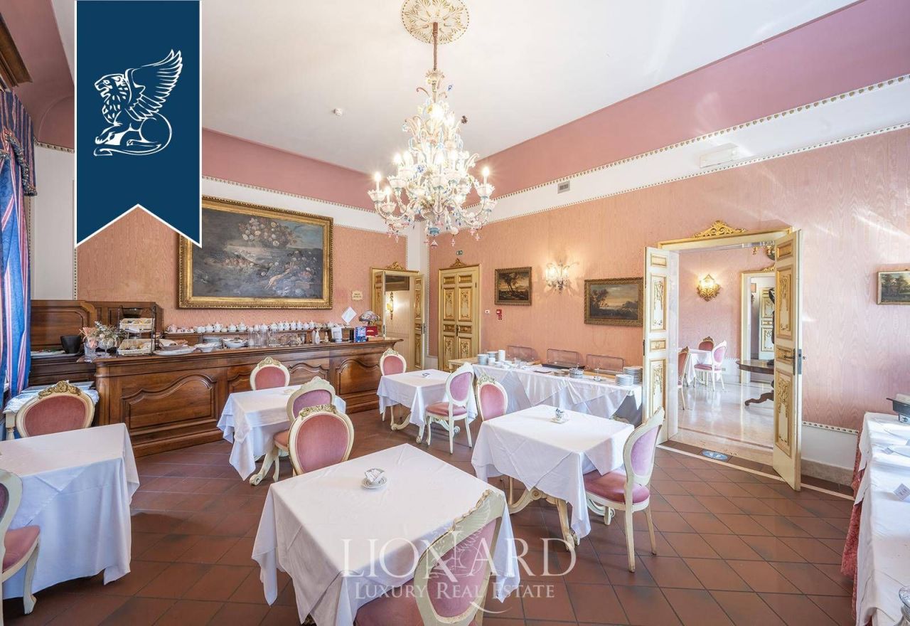 Отель, гостиница в Феррара, Италия, 2 273 м² - фото 14