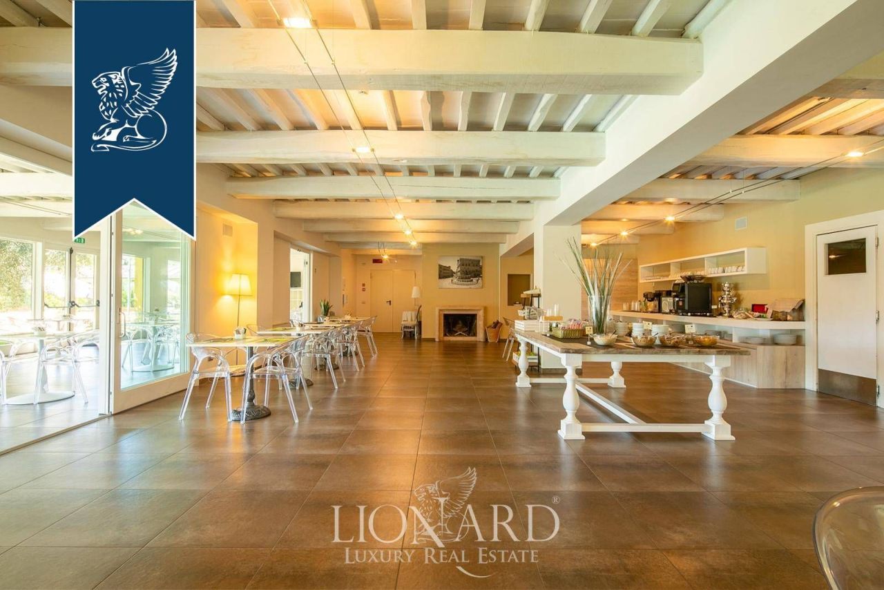 Отель, гостиница в Корчано, Италия, 3 700 м² - фото 14