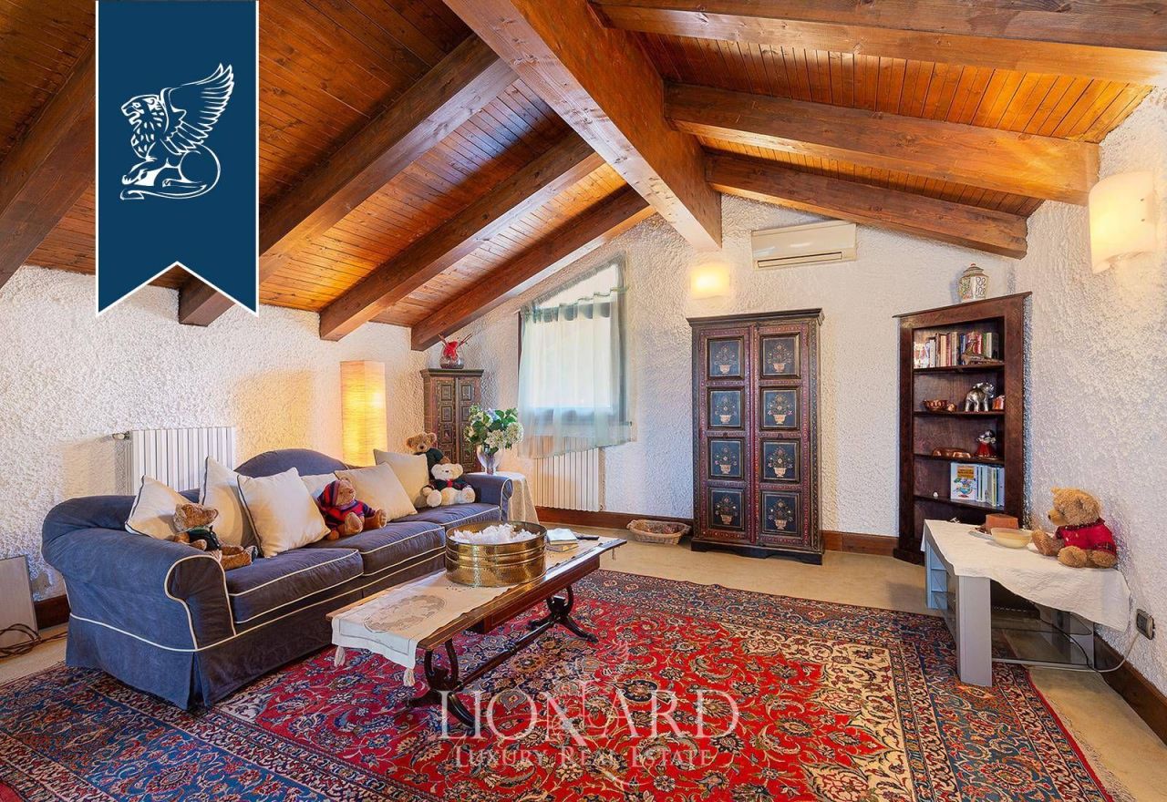 Вилла в Парабьяго, Италия, 403 м² - фото 14