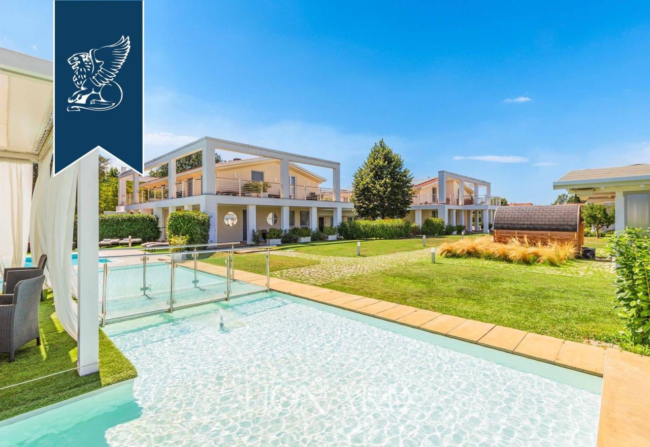 Отель, гостиница в Ареццо, Италия, 2 500 м² - фото 14