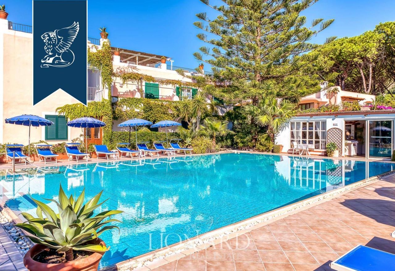 Отель, гостиница в Неаполе, Италия, 3 000 м² - фото 14