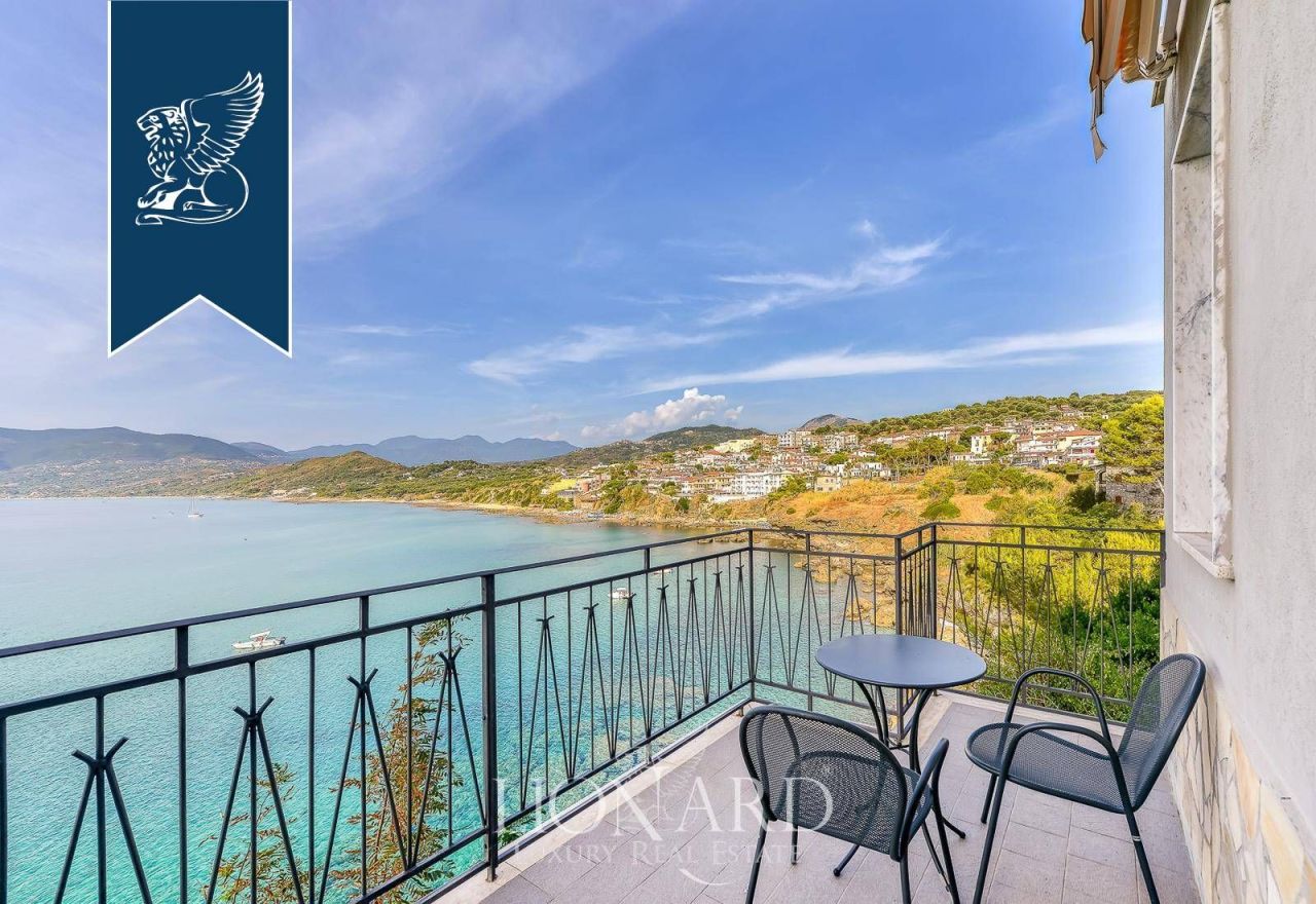 Отель, гостиница в Салерно, Италия, 1 000 м² - фото 13