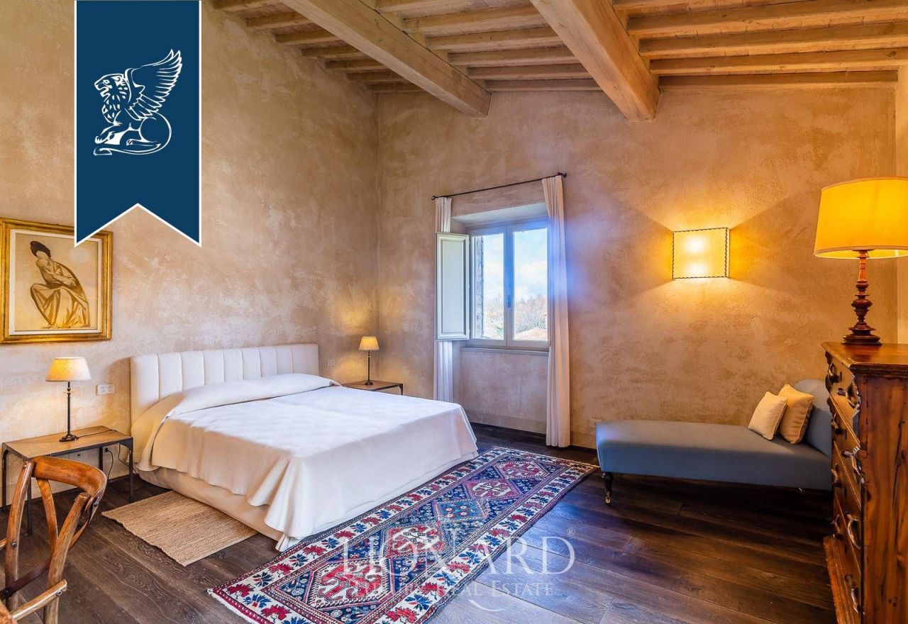 Замок в Сиене, Италия, 10 200 м² - фото 14