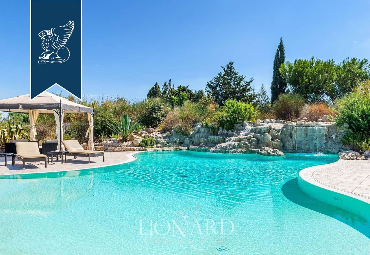 Ферма в Лечче, Италия, 1 000 м² - фото 13