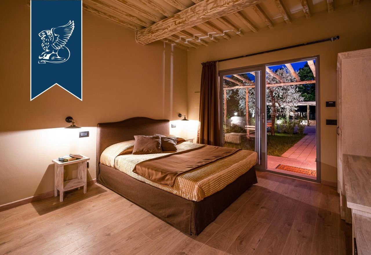 Ферма в Ареццо, Италия, 1 100 м² - фото 15