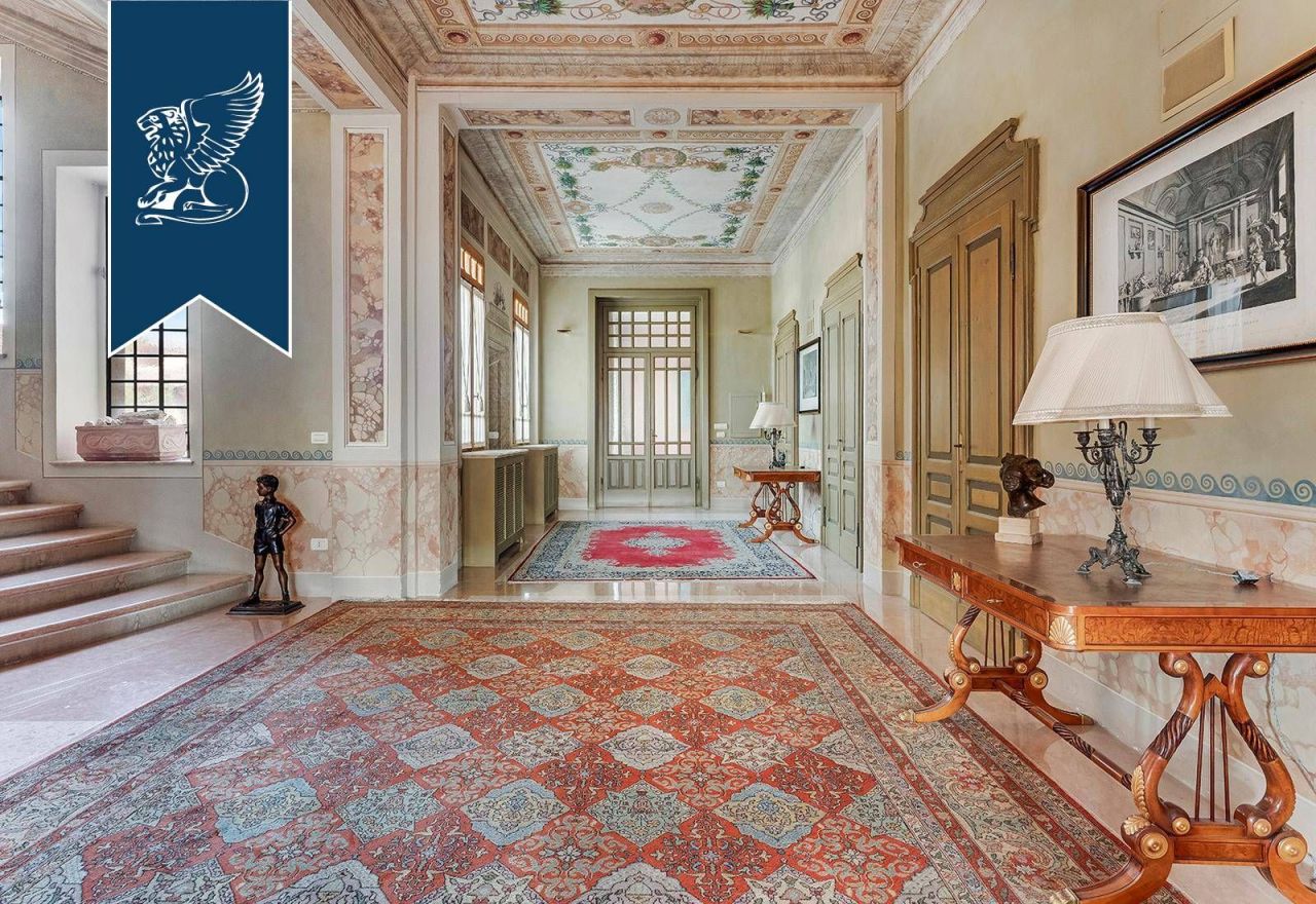 Вилла в Брешии, Италия, 3 100 м² - фото 15