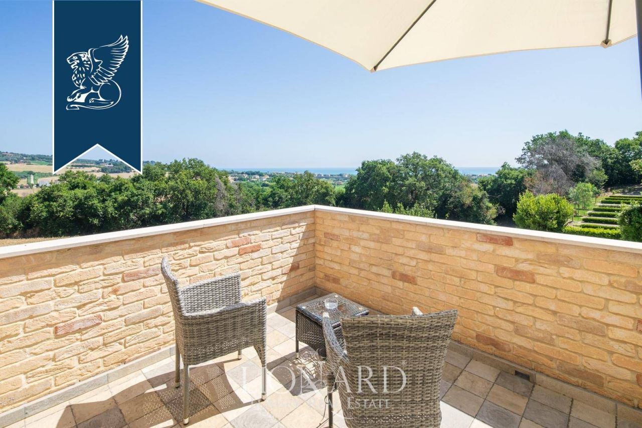 Ферма в Асколи Пичено, Италия, 400 м² - фото 15