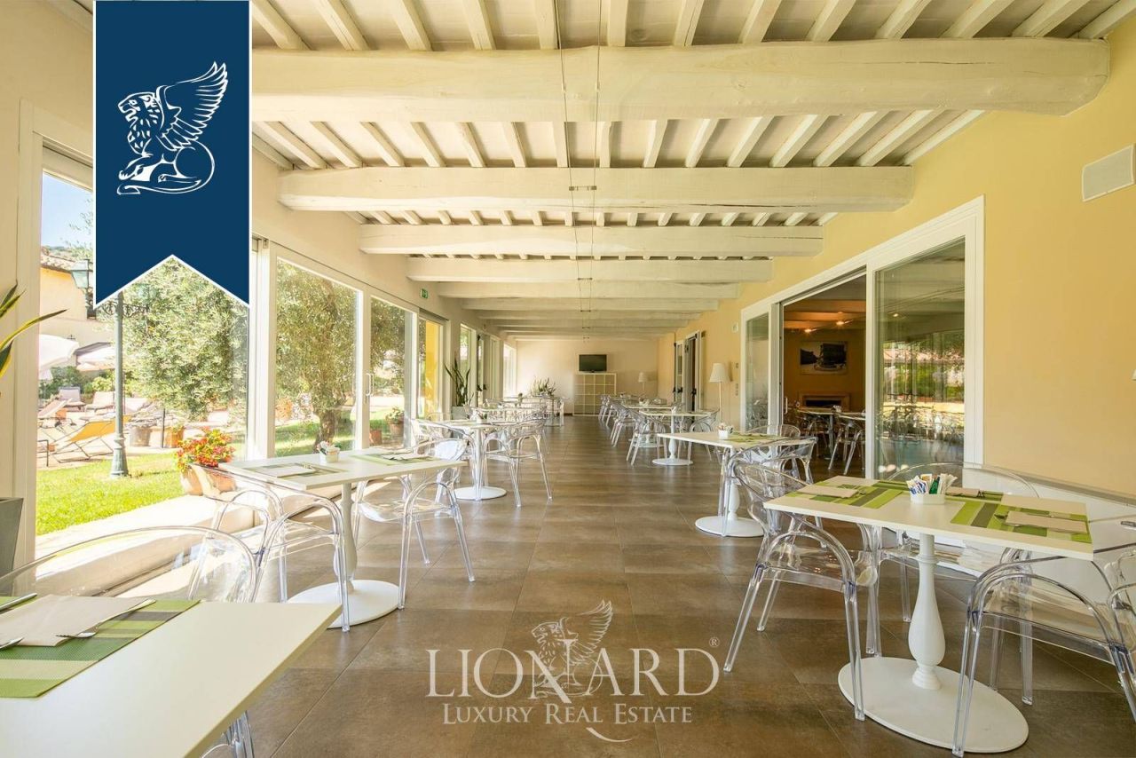 Отель, гостиница в Корчано, Италия, 3 700 м² - фото 15