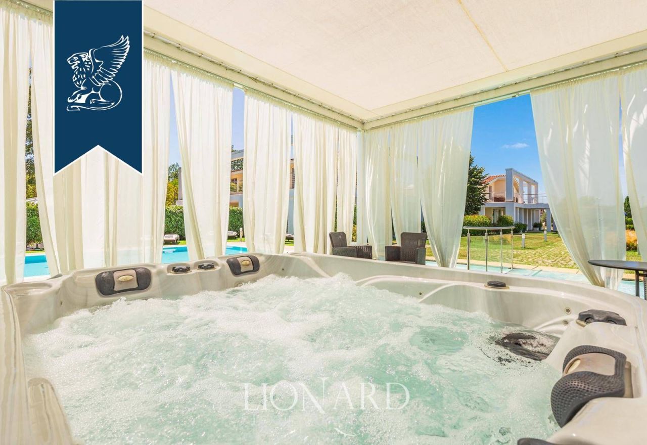 Отель, гостиница в Ареццо, Италия, 2 500 м² - фото 15