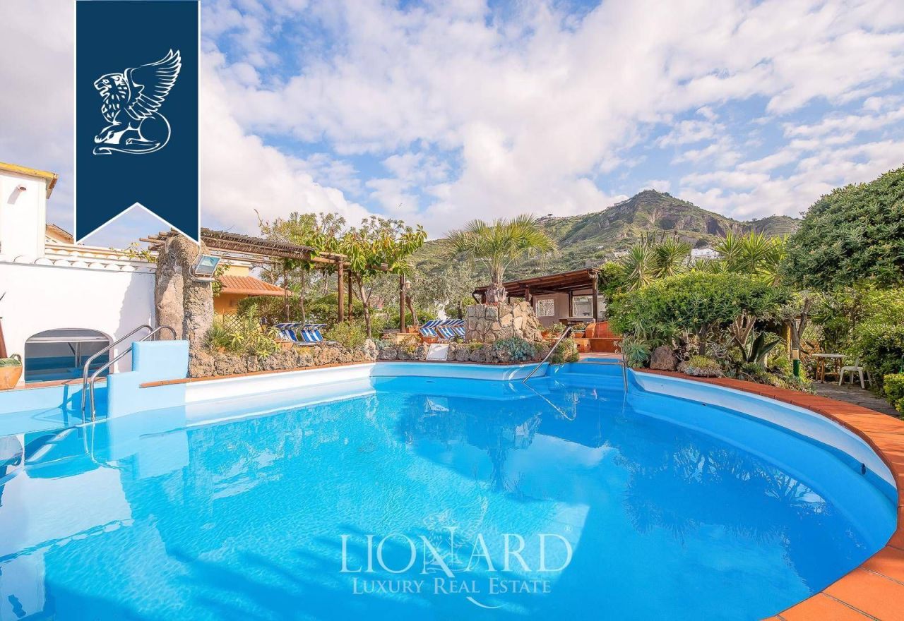 Отель, гостиница в Неаполе, Италия, 1 200 м² - фото 15