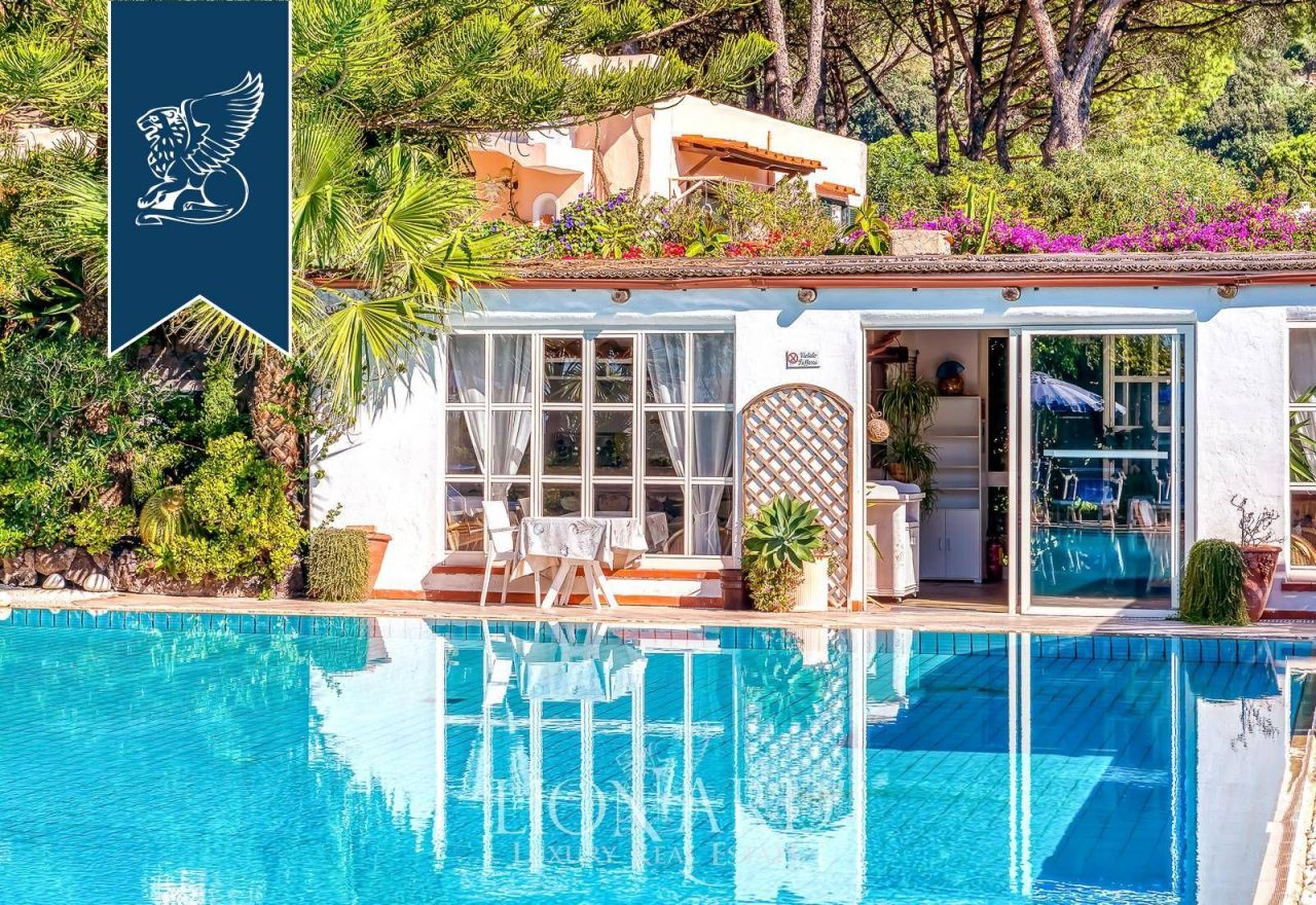 Отель, гостиница в Неаполе, Италия, 3 000 м² - фото 15