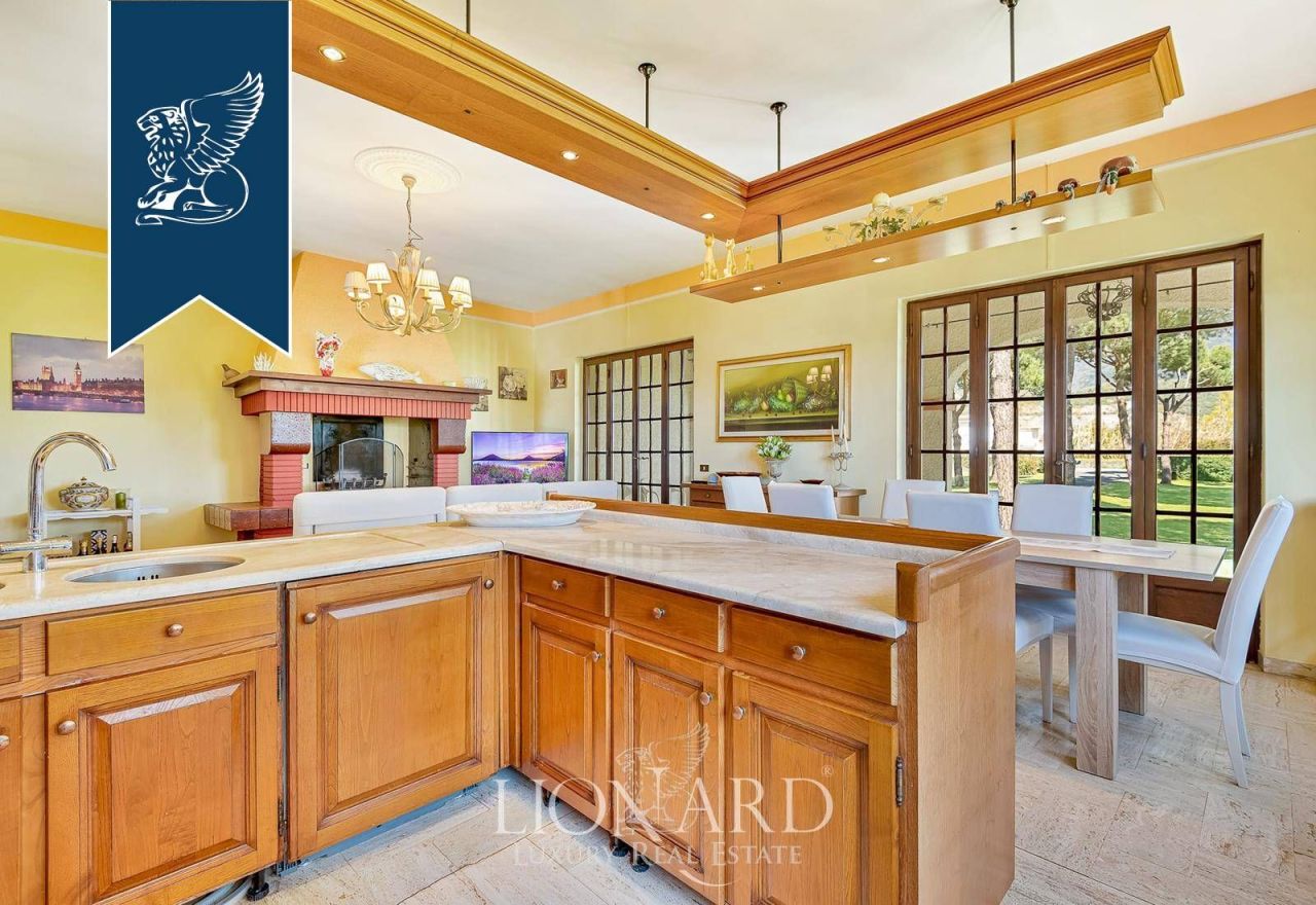 Вилла в Пьетрасанте, Италия, 420 м² - фото 15