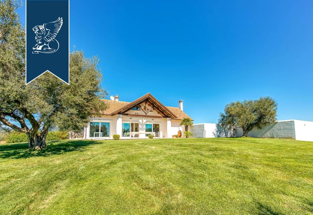 Вилла в Монтальто-ди-Кастро, Италия, 300 м² - фото 14