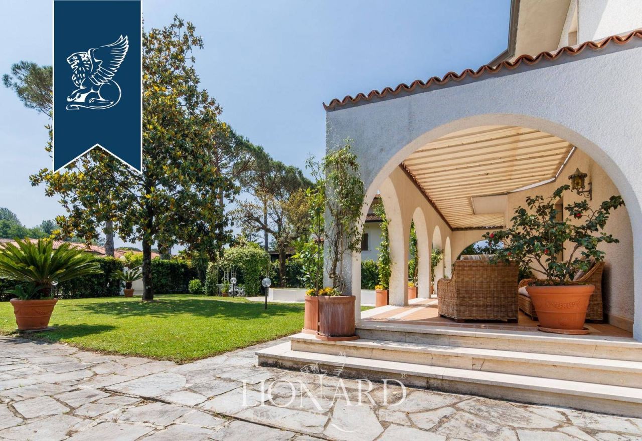 Вилла в Форте деи Марми, Италия, 216 м² - фото 14