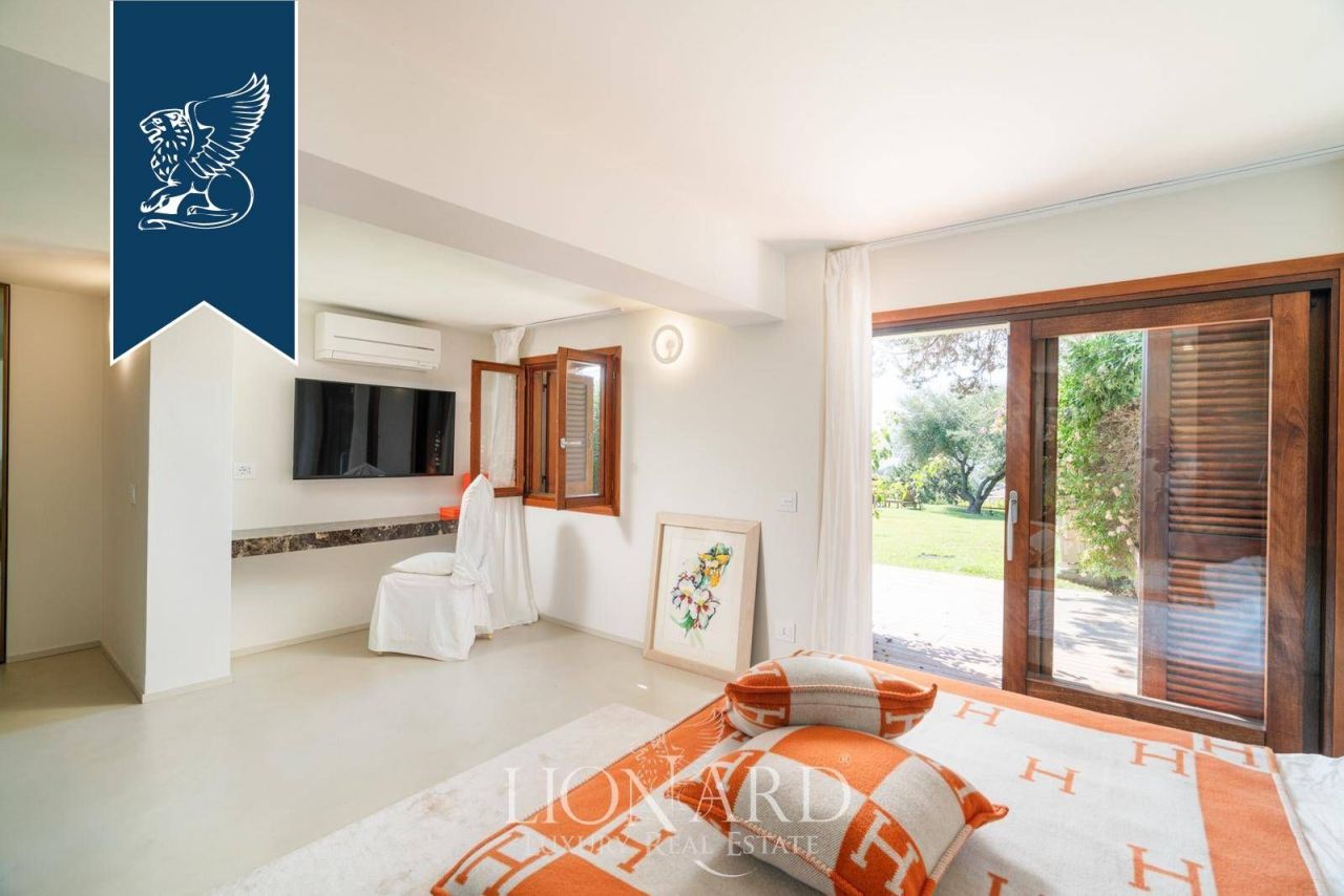 Вилла в Ольбии, Италия, 340 м² - фото 16