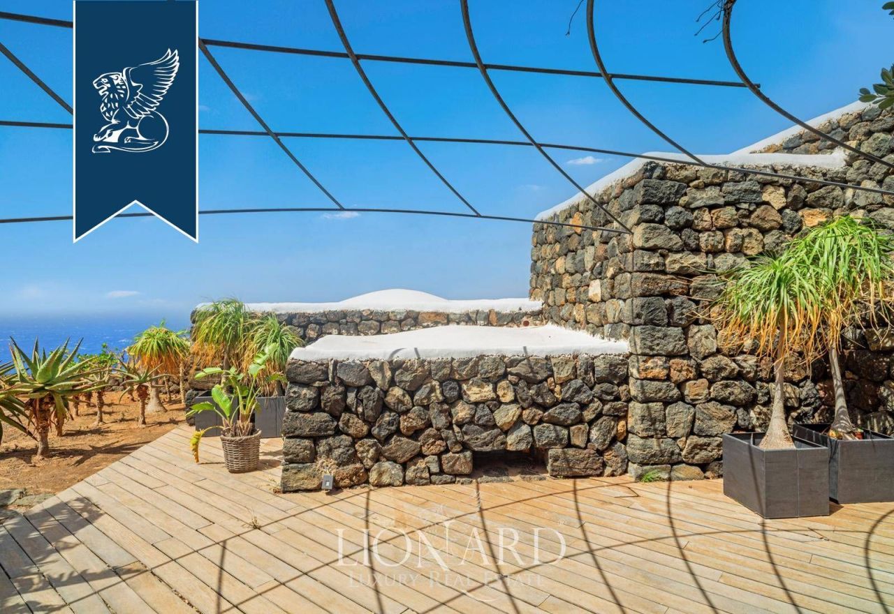 Вилла на о-ве Пантеллерия, Италия, 200 м² - фото 16