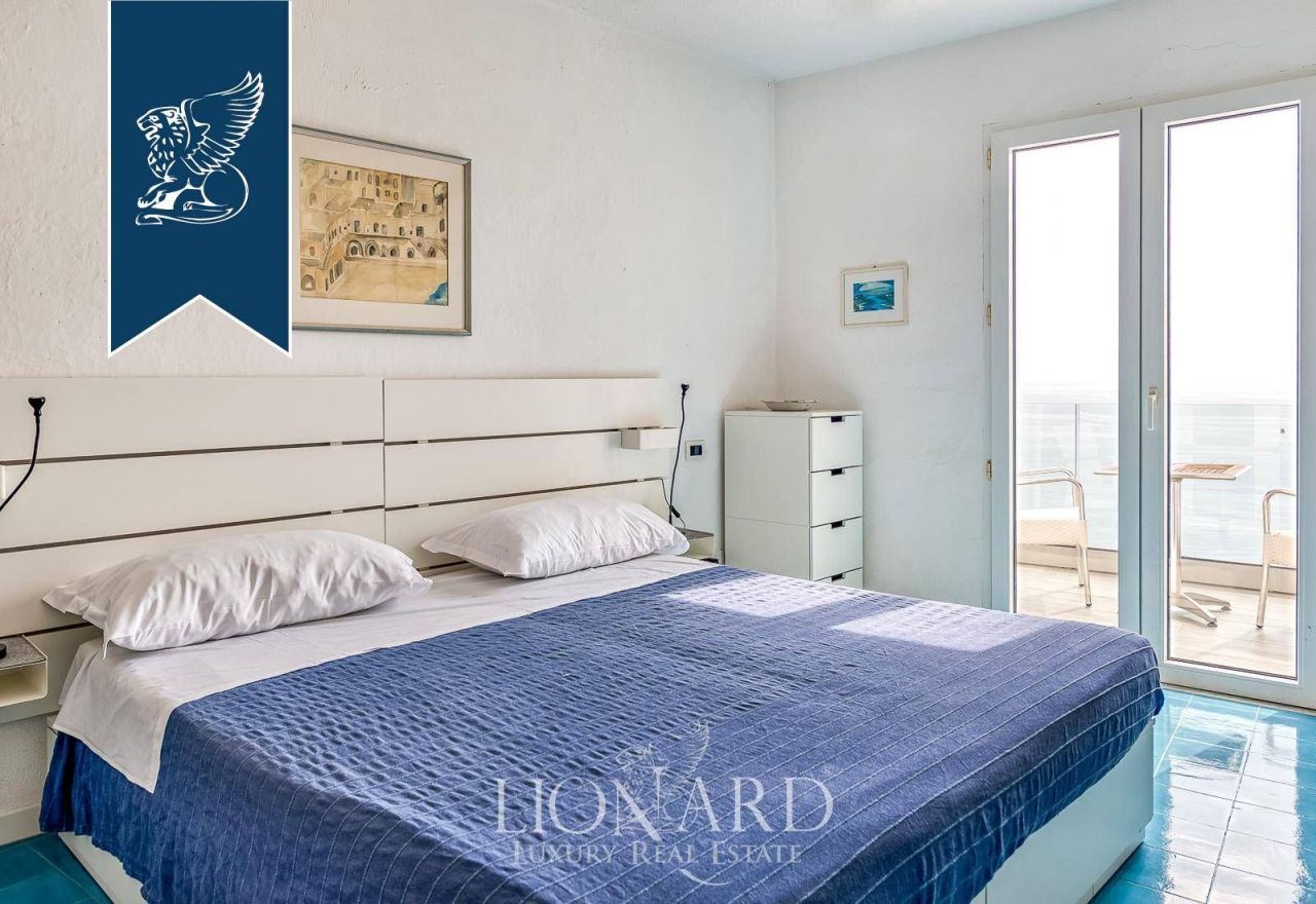 Отель, гостиница в Неаполе, Италия, 400 м² - фото 16