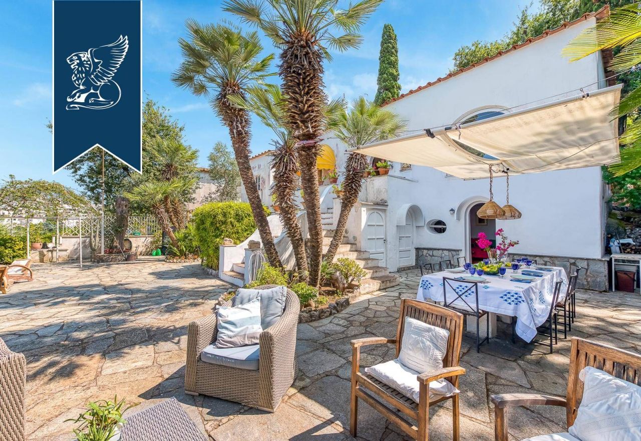 Вилла в Неаполе, Италия, 200 м² - фото 16