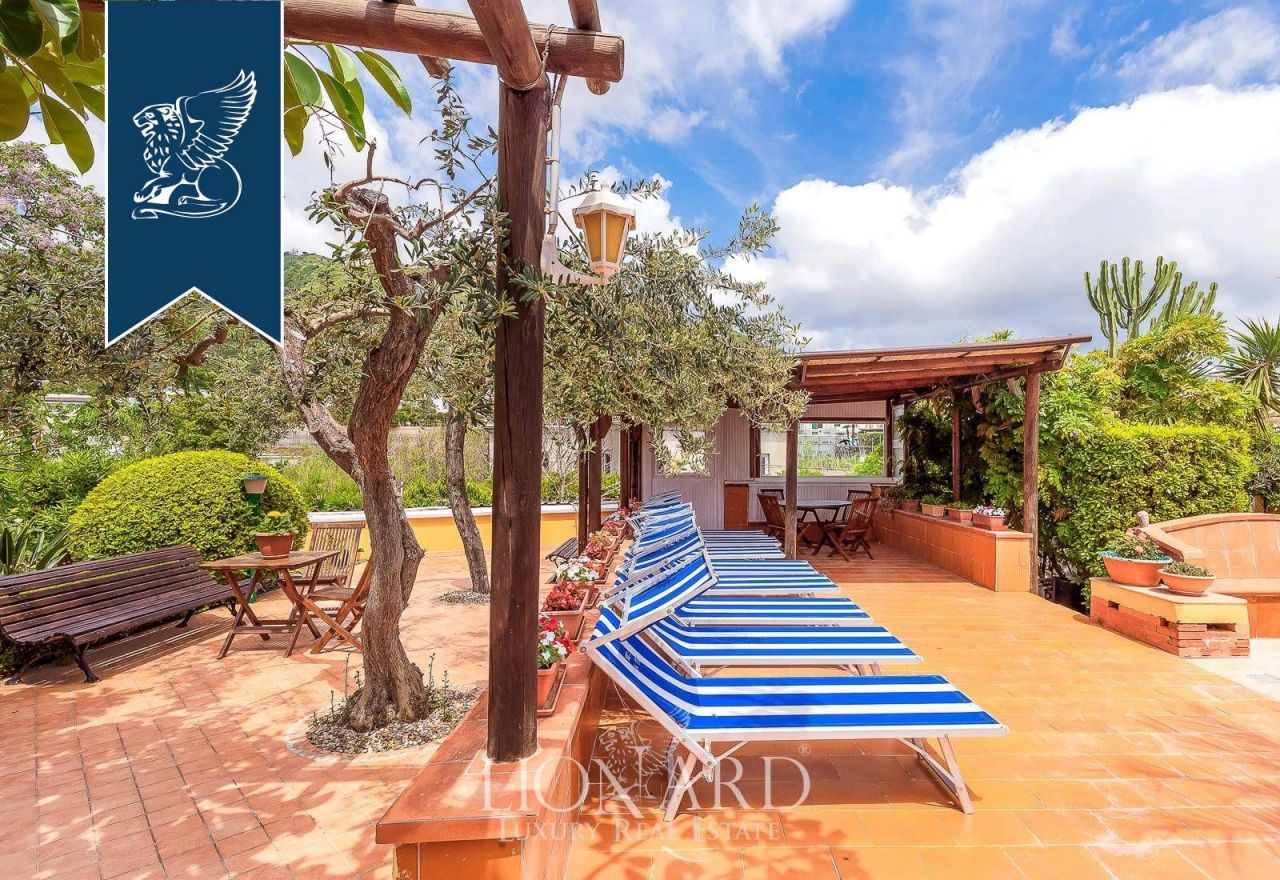 Отель, гостиница в Неаполе, Италия, 1 200 м² - фото 16