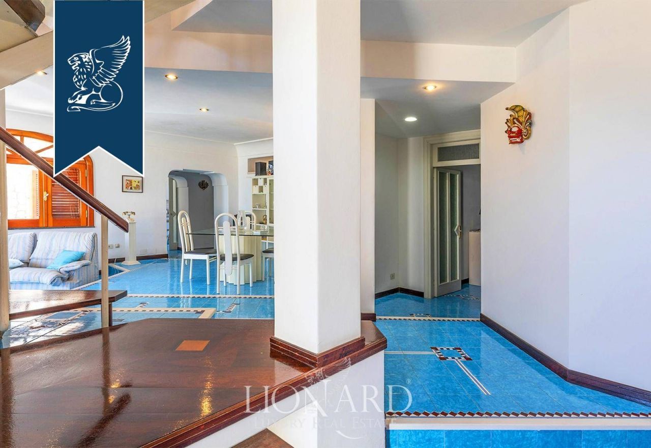 Вилла в Неаполе, Италия, 300 м² - фото 15