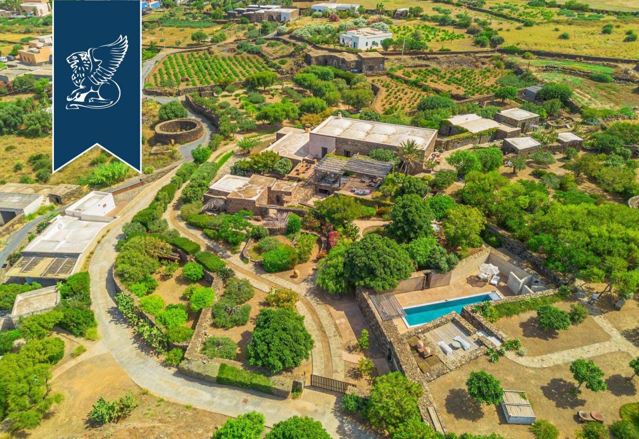 Вилла на о-ве Пантеллерия, Италия, 400 м² - фото 15