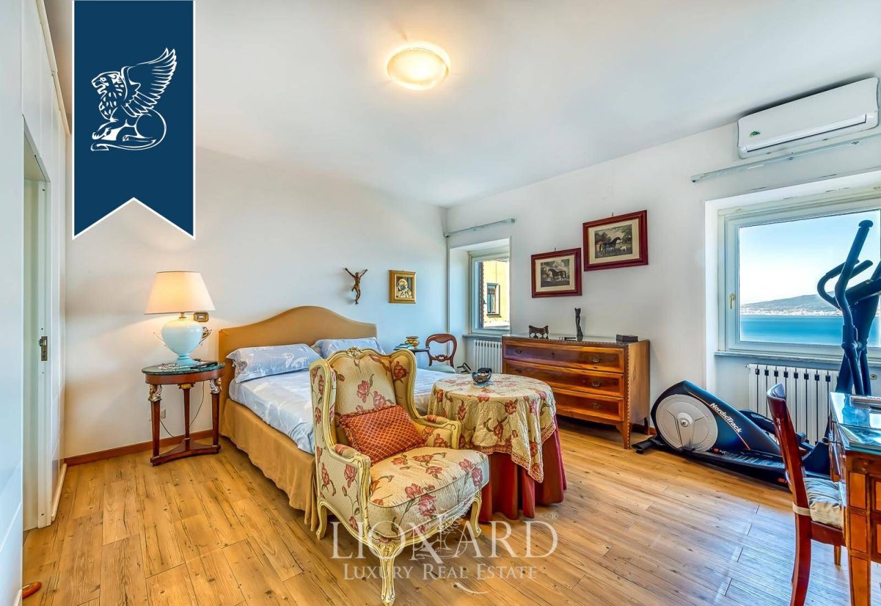 Вилла в Неаполе, Италия, 260 м² - фото 15