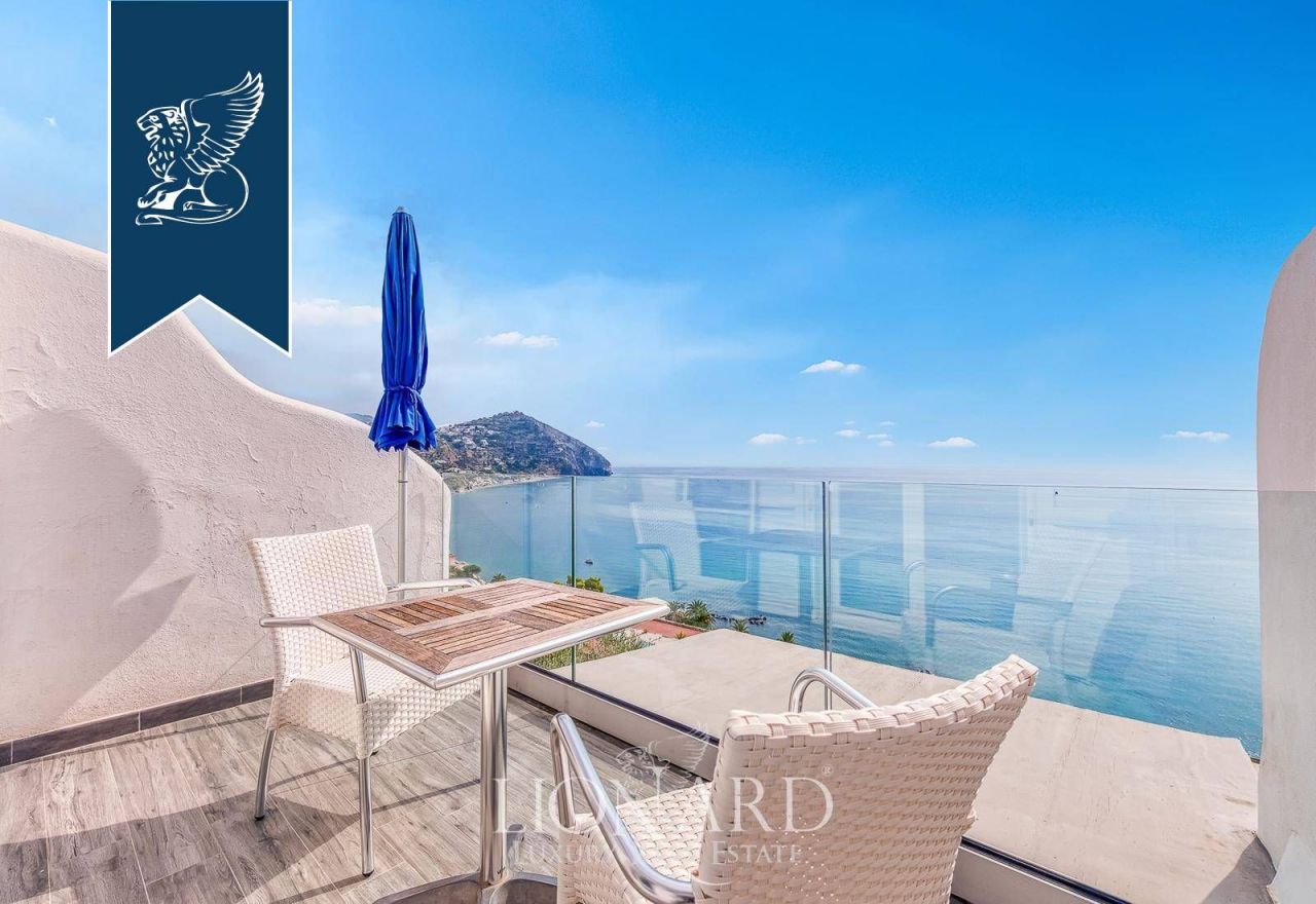 Отель, гостиница в Неаполе, Италия, 400 м² - фото 17